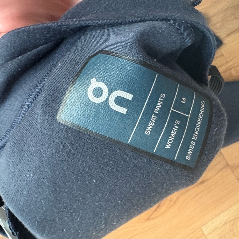 On Running Navy Sweat Pants - Picture 3 of 5